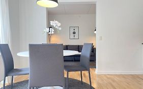 Cozy One Bedroom Apartment On Edvard Thomsens Vej,